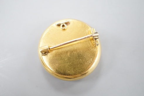 A 20th century yellow metal and micro mosaic set circular brooch, 30mm, gross weight 14.5 grams.